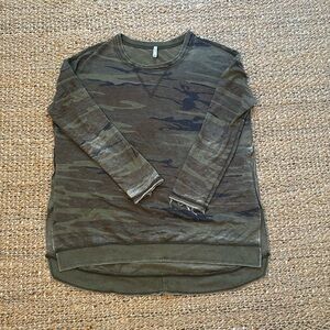 Z Supply camo pullover. Size small